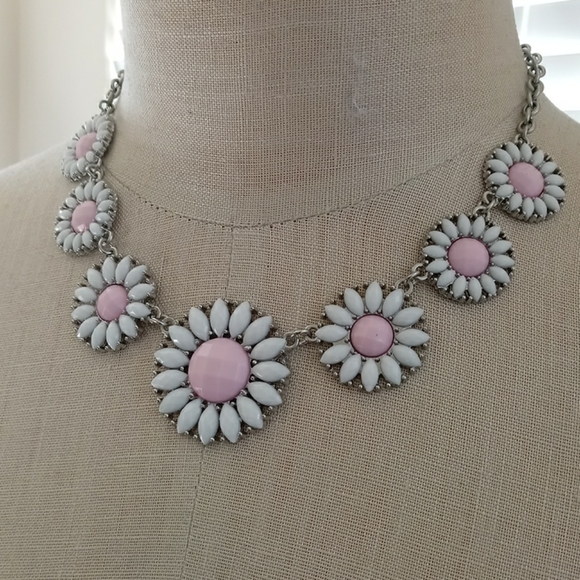 💥 CLOSET CLOSING SALE 💥 Diamond cut pink & white necklace - Picture 6 of 6